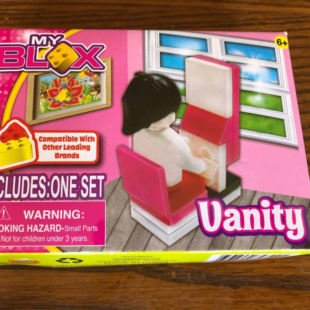 Lego - Picture 2 of 2